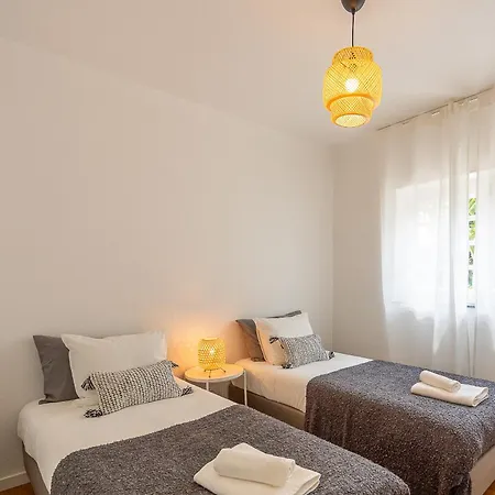 Casa Da Vigia-casa Com Jardim A 4 Min Da بيت للعطل أدوس كونهادوس