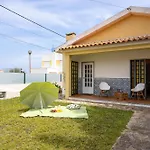 Casa Da Vigia - Santa Cruz - Casa Com Jardim A 4 Min Da *