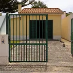 Сasa de vacaciones Casa Da Vigia - Santa Cruz - Casa Com Jardim A 4 Min Da A dos Cunhados