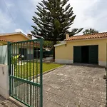 Сasa de vacaciones Casa Da Vigia - Santa Cruz - Casa Com Jardim A 4 Min Da *
