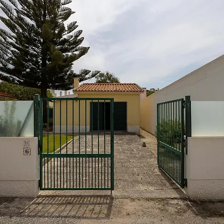 Casa Da Vigia - Santa Cruz - Casa Com Jardim A 4 Min Da *