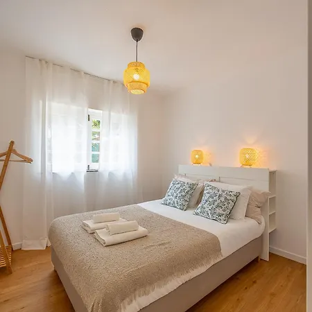 Casa Da Vigia-casa Com Jardim A 4 Min Da A dos Cunhados